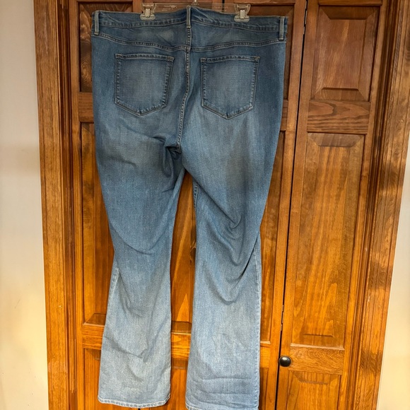 Old Navy Women’s Original Straight Mid Rise Light Wash Denim Jeans Size 20 Tall - Picture 3 of 6